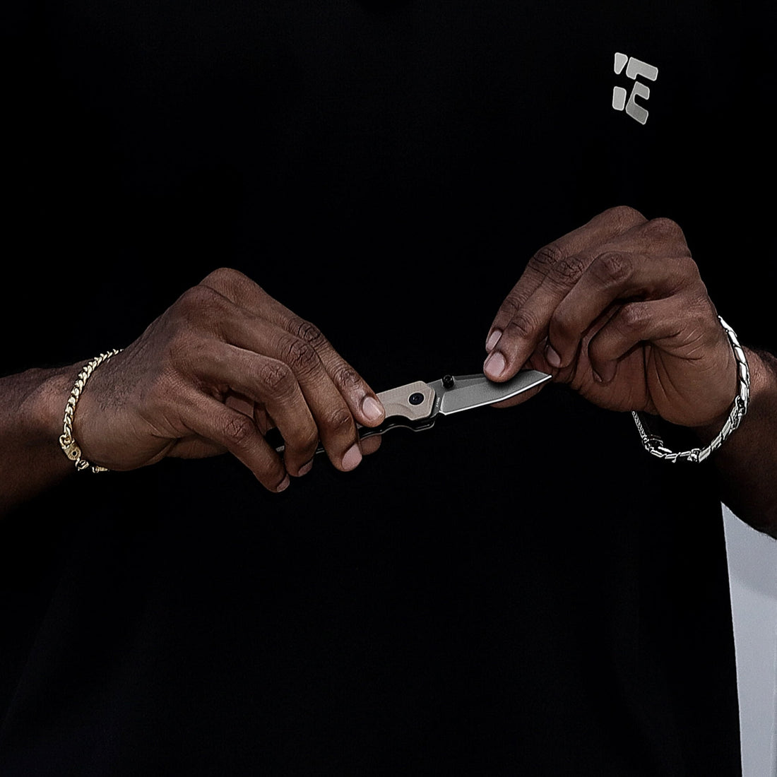 Small Fixed Blade vs Folding Knife for EDC: How to Choose the Right Format